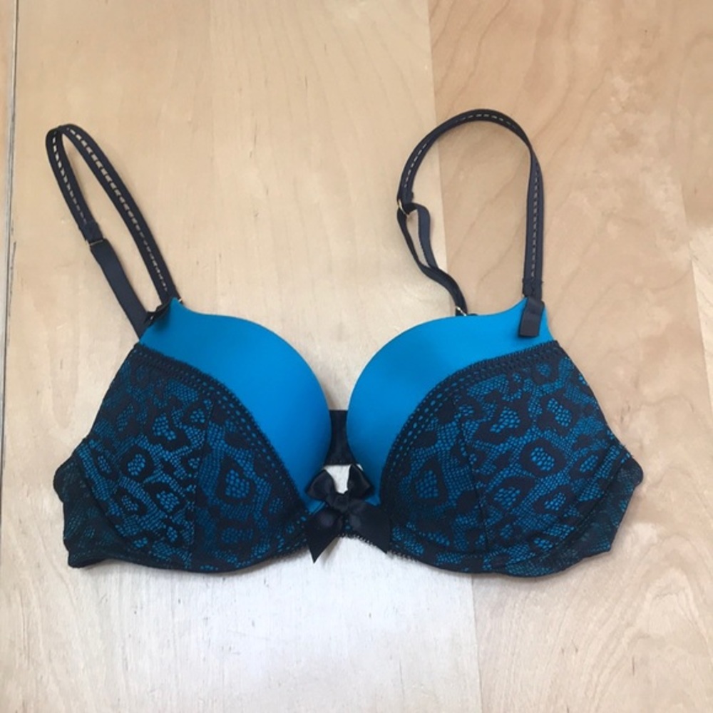 VICTORIA’S SECRET BRA, padded push-up, teal‎ (blue/green) w/ black lace size 32B